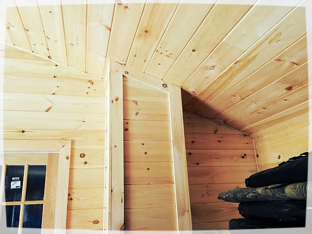 Beautiful & rustic living room with all-natural knotty pine shiplap (pinterest.com)