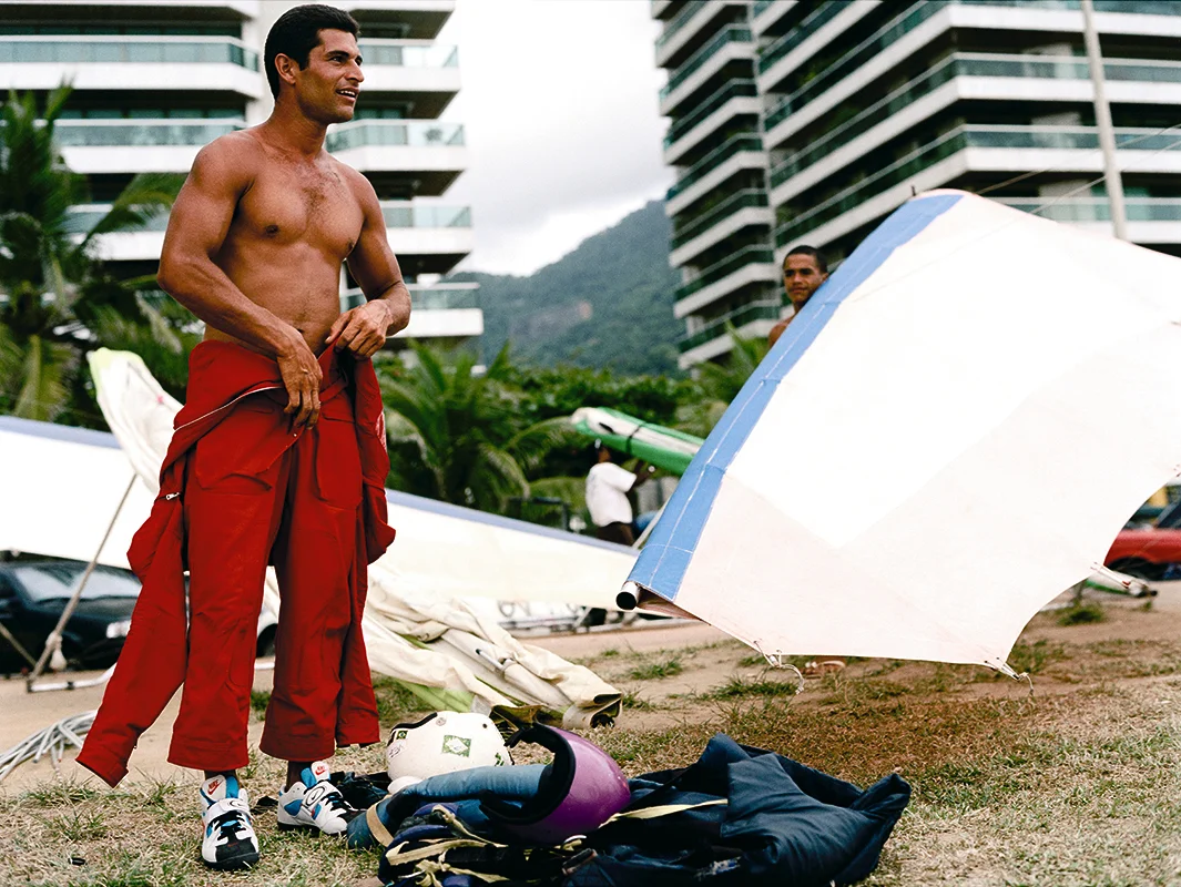 OUT_MAGAZINE_BRAZIL_SPORTS_JAN_2003_009.jpg