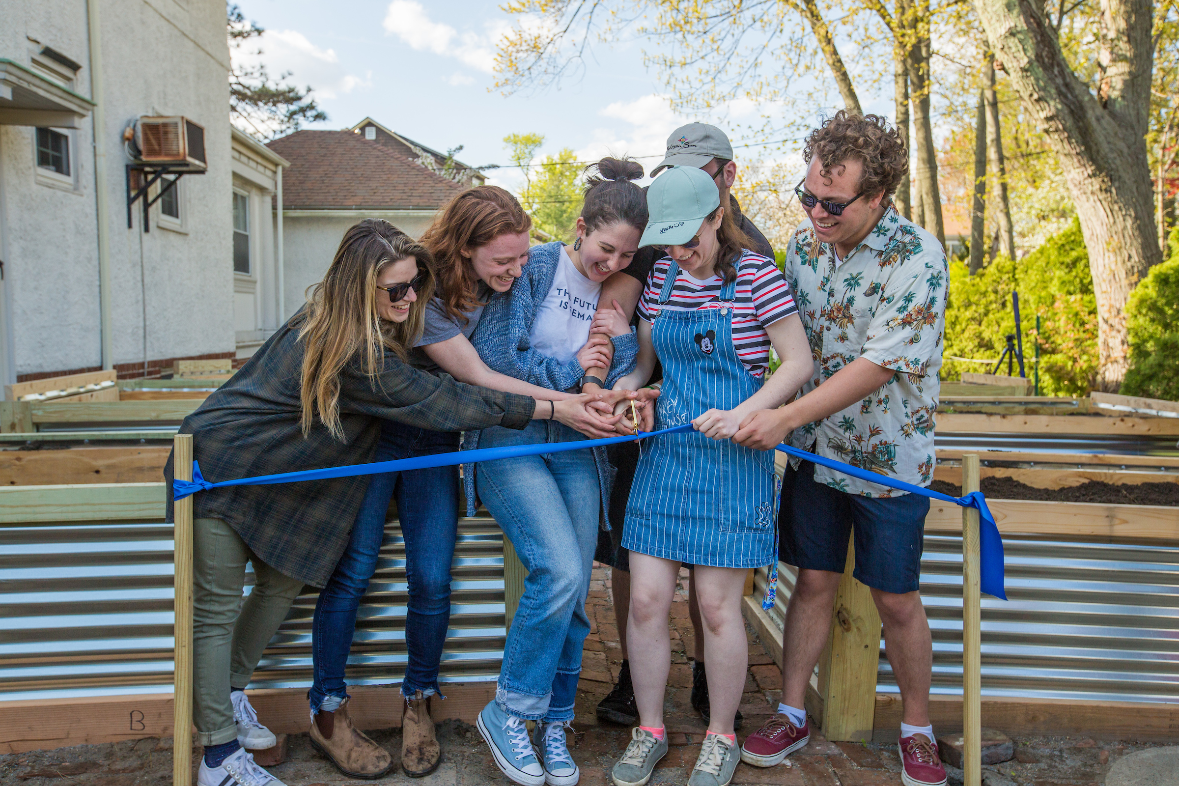 20190508_RaisedBedsRibbonCutting_5I0A7182.jpg