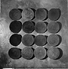 Sort bevægeligt relief. Jern. 1970. Kunstmuseet Heart i Herning.
