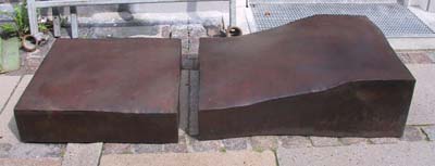 Ankelbrækkeren. Jern. 33 x183 x75 cm. Tilhører Århus Købmandsskole. 1974.