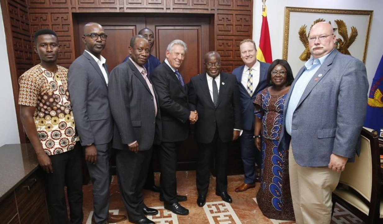 Dr. John C. Maxwell and President Nana Akufo-Addo shaking hands in agreement following Dr. Maxwell's offer to undertake Transformation Ghana.