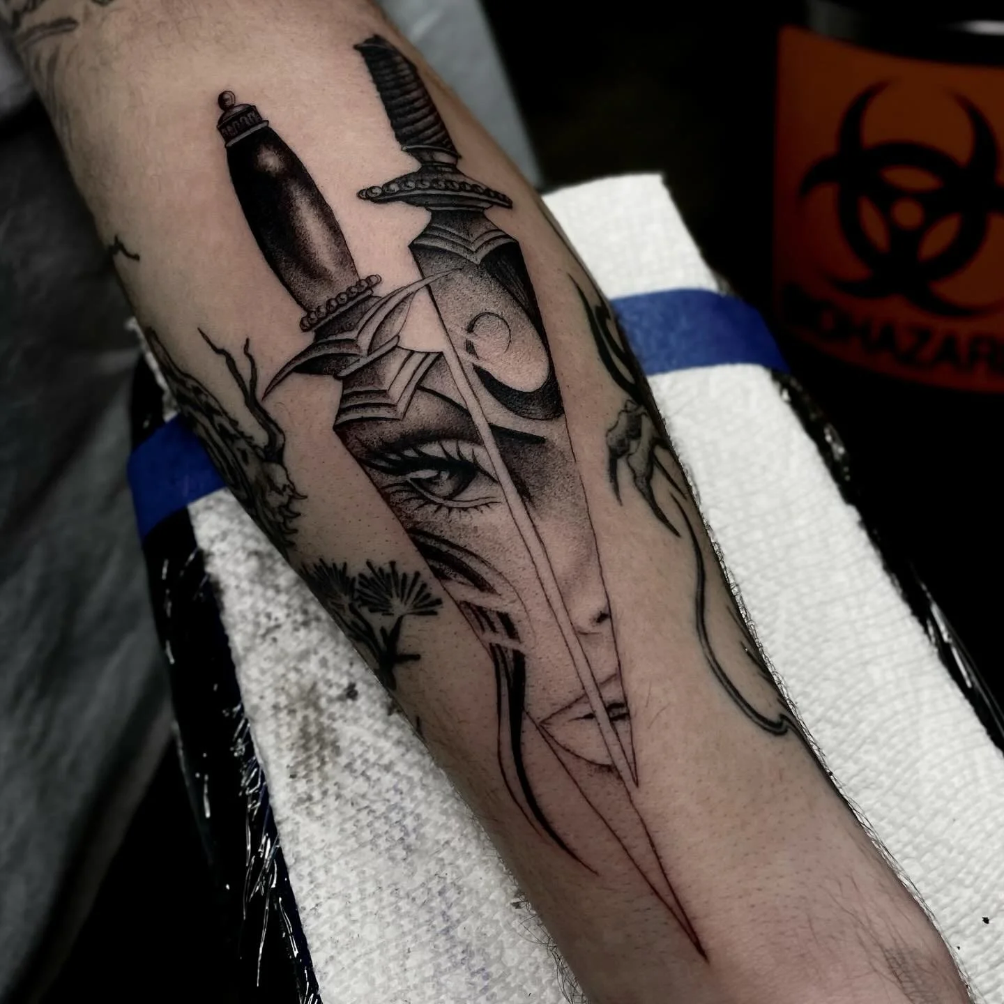 🧩❇️🧩❇️🧩❇️🧩❇️🧩❇️🧩❇️🧩❇️ made @redemptiontattoo 
&bull;
&bull;
&bull;
&bull;
&bull;
&bull;
&bull;
&bull;
&bull;
&bull;
&bull;
#tattoo #blackandgreytattoo #finelinetattoos #femaletattooartist #singleneedletattoo