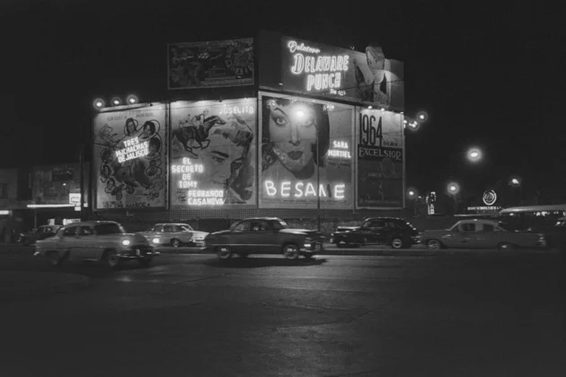 Advertising sings