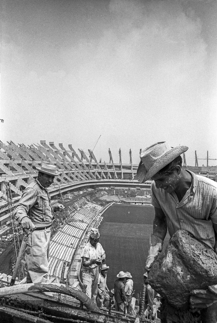 Construction of the Estadio Azteca