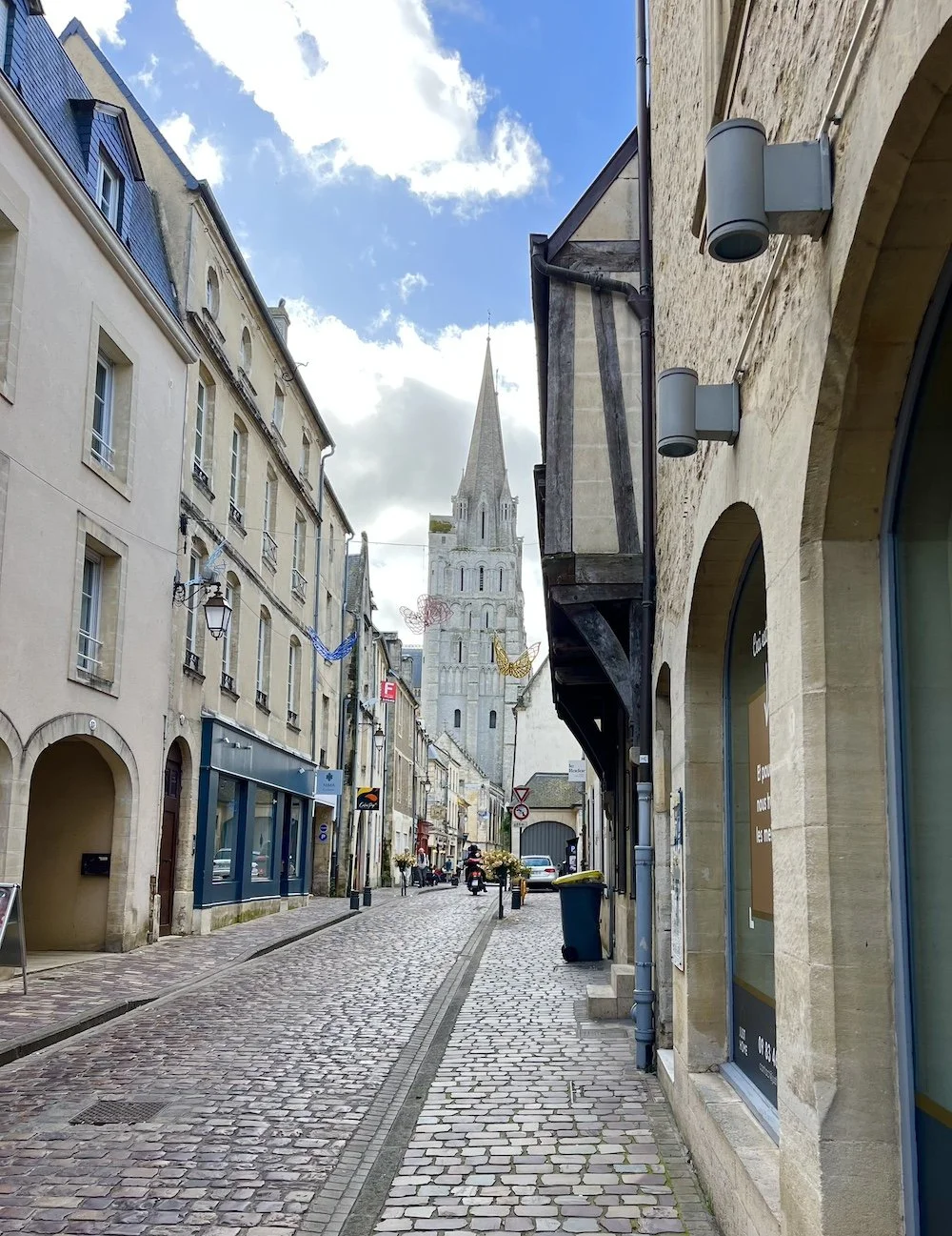 Bayeaux_Street_Scene.jpeg