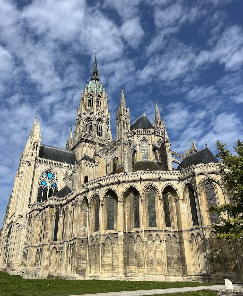 Bayeaux_Cathedral.jpeg