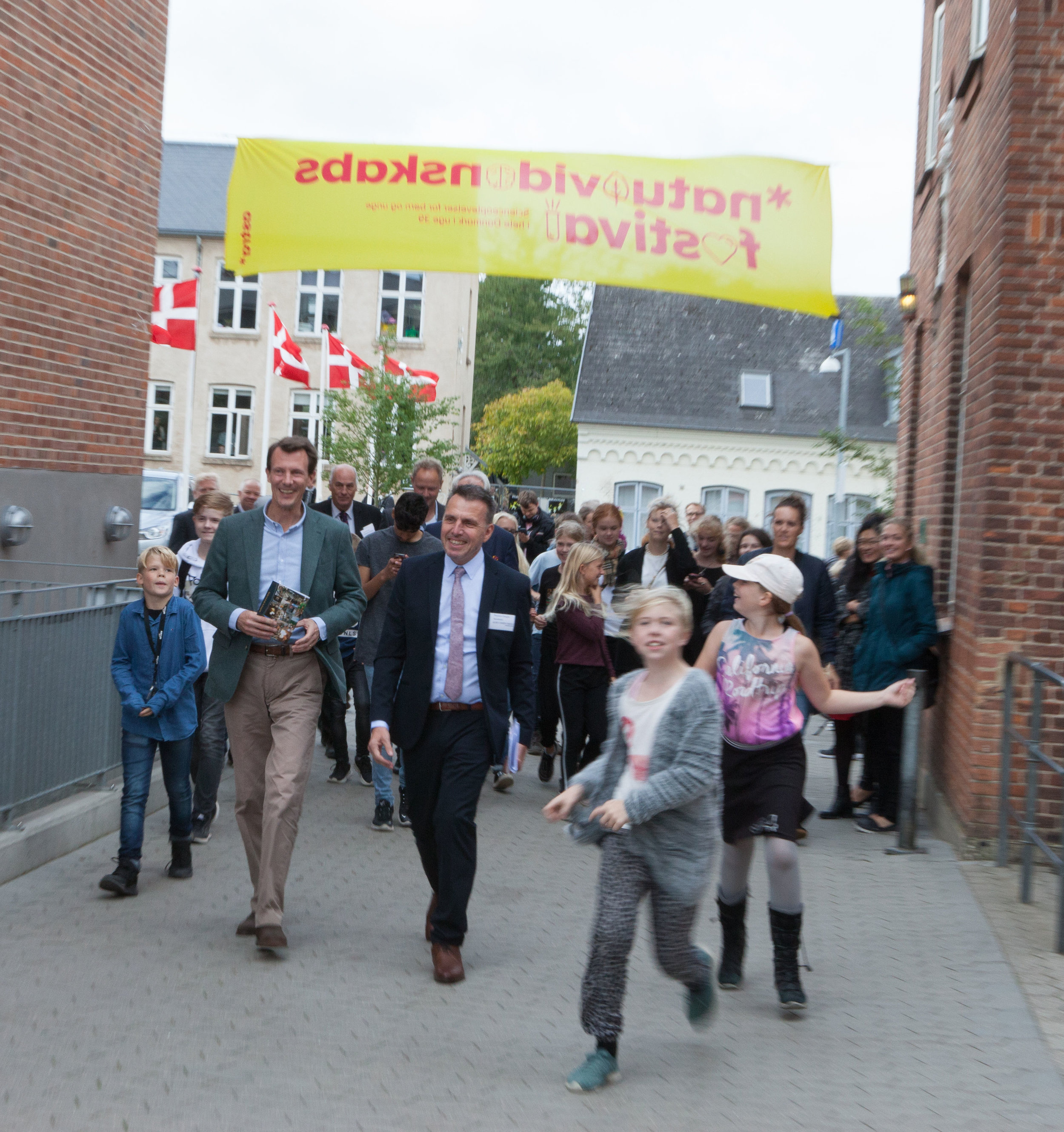 Prins Joachim i højt humør besøgte Skt. Josefs Skole