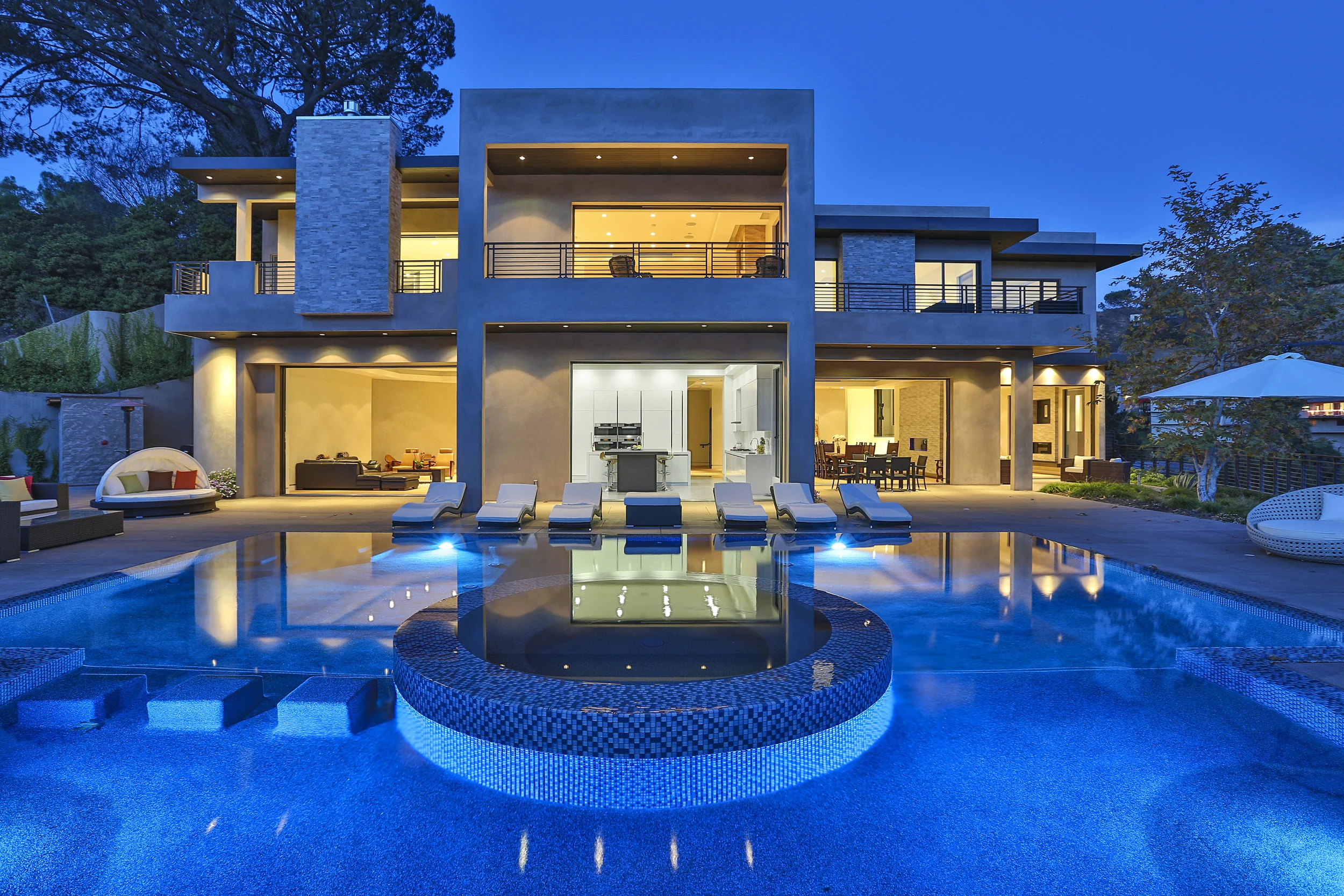 Spectacular-view-los-angeles-fireplace.jpg