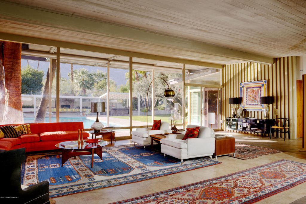 Photos courtesy of Henry Blackham & Maureen Erbe of Deasy/Penner & Partners