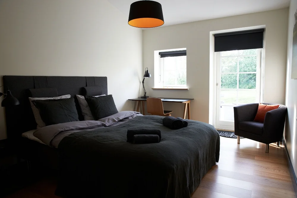 dobbeltværelse i karlekammeret vejrø resort.jpg