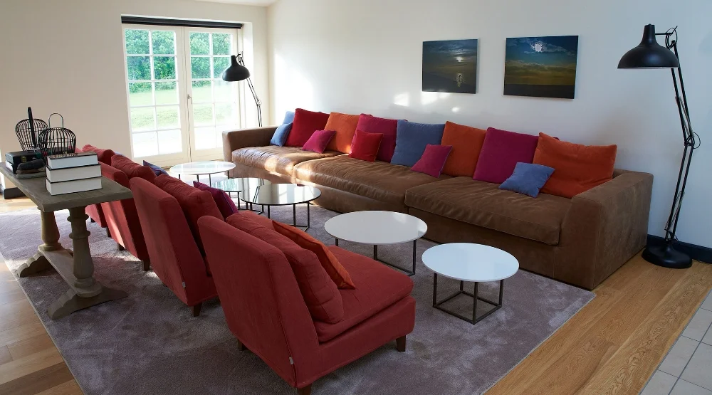 lounge i karlekammeret vejrø resort.jpg