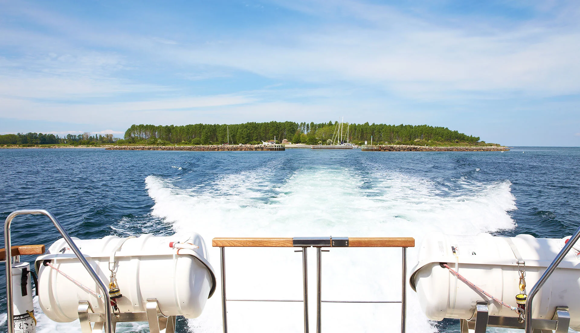 sejl med targa 44 til vejrø resort.jpg