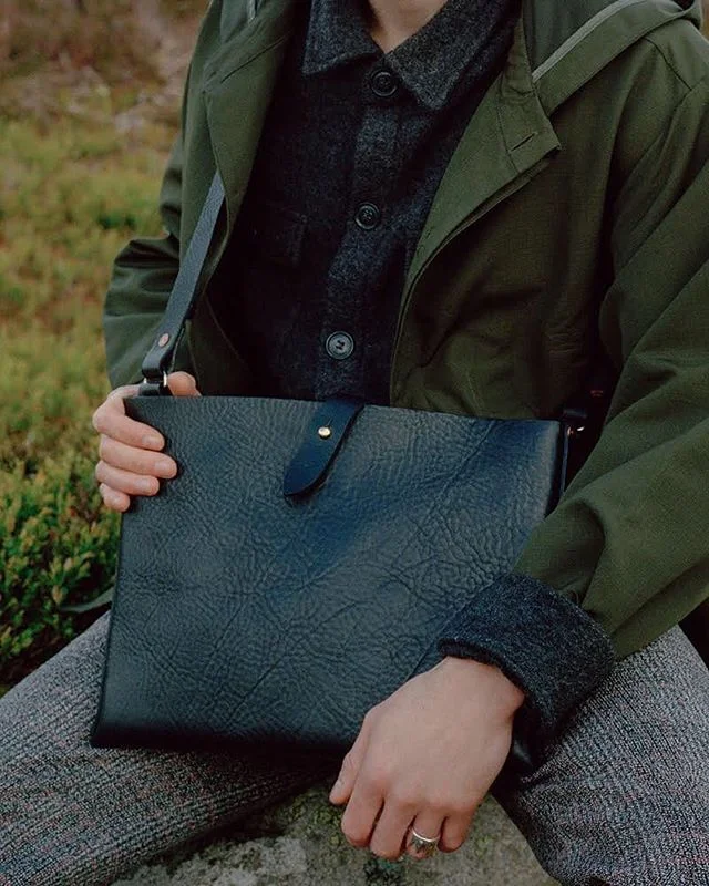 Hand crafted from a single piece of full grain vegetable tanned leather. The Field Bag is inspired by classic English game bags and makes a stylish alternative for your day to day adventures.