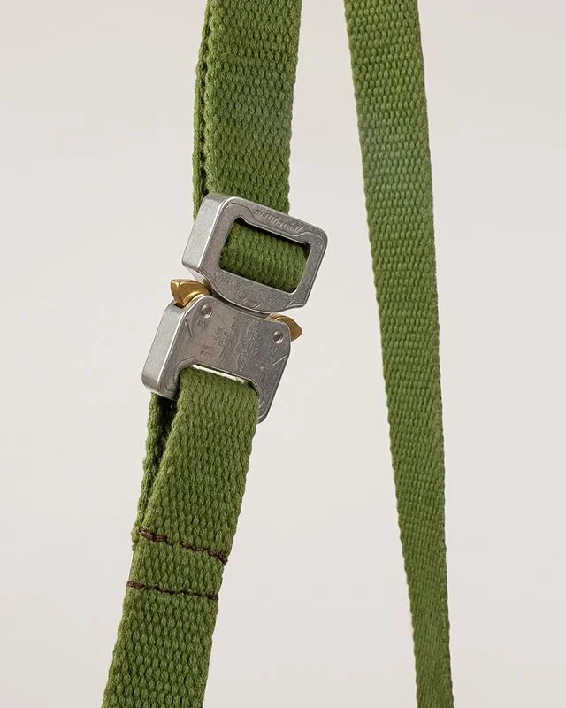 Detail on our AustriAplin COBRA buckle used on the Cross Body Bag

#cotton #heavycanvas #severncooper #britishmade #madetoorder #minimaldesign #leathersmith #liveauthentic #naturallight #columbiaroad