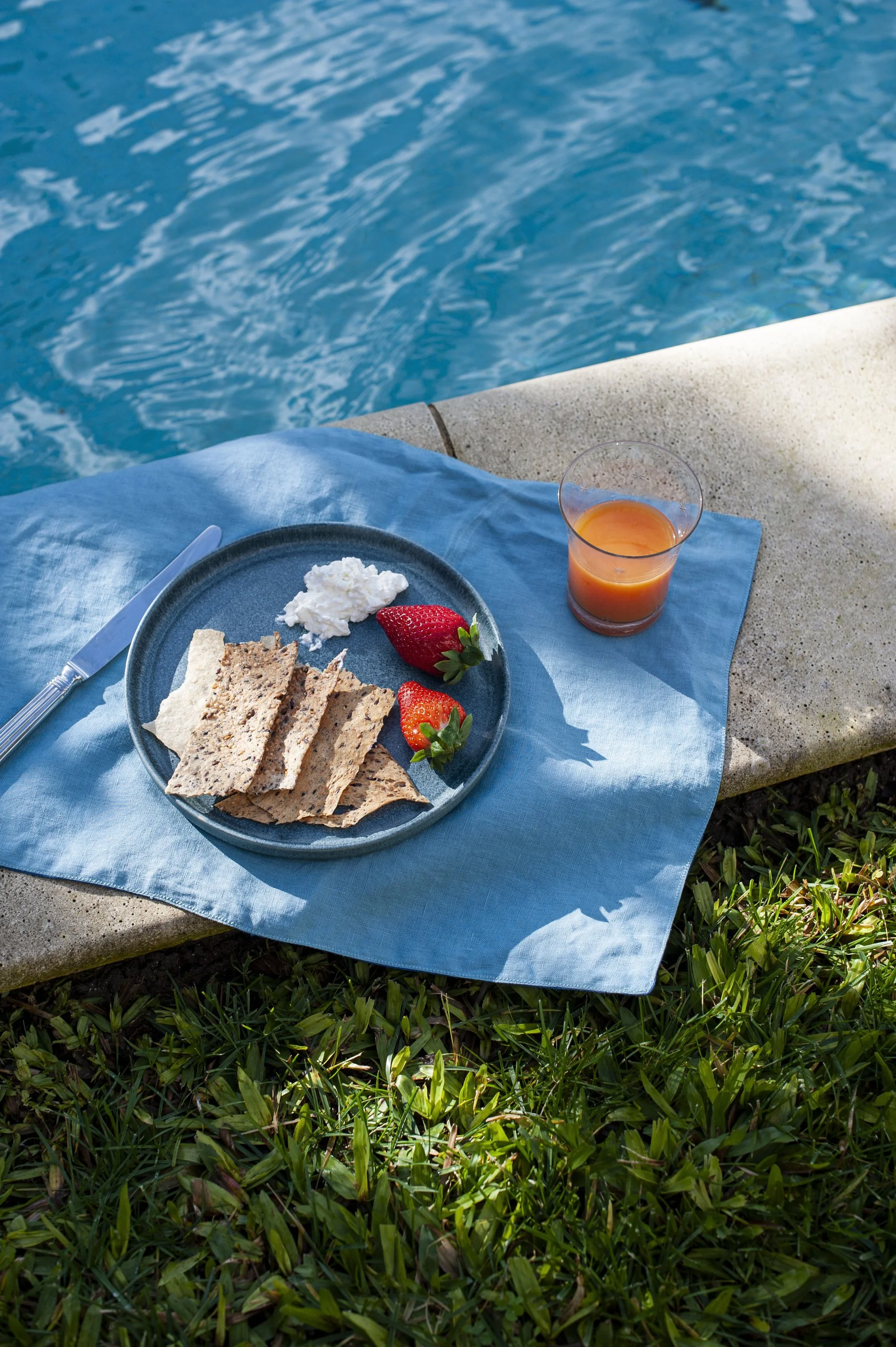 reversible_linen_placemat_sky_blue.jpg