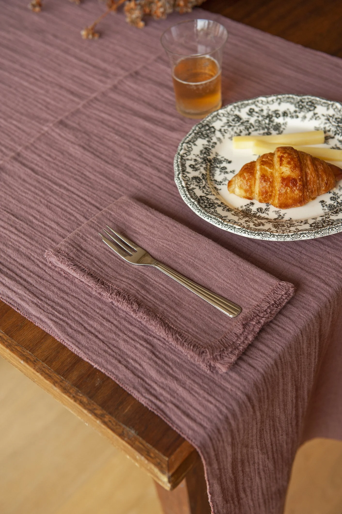 AW23_106_cotton_plum_table_runner_and_napkins.jpg