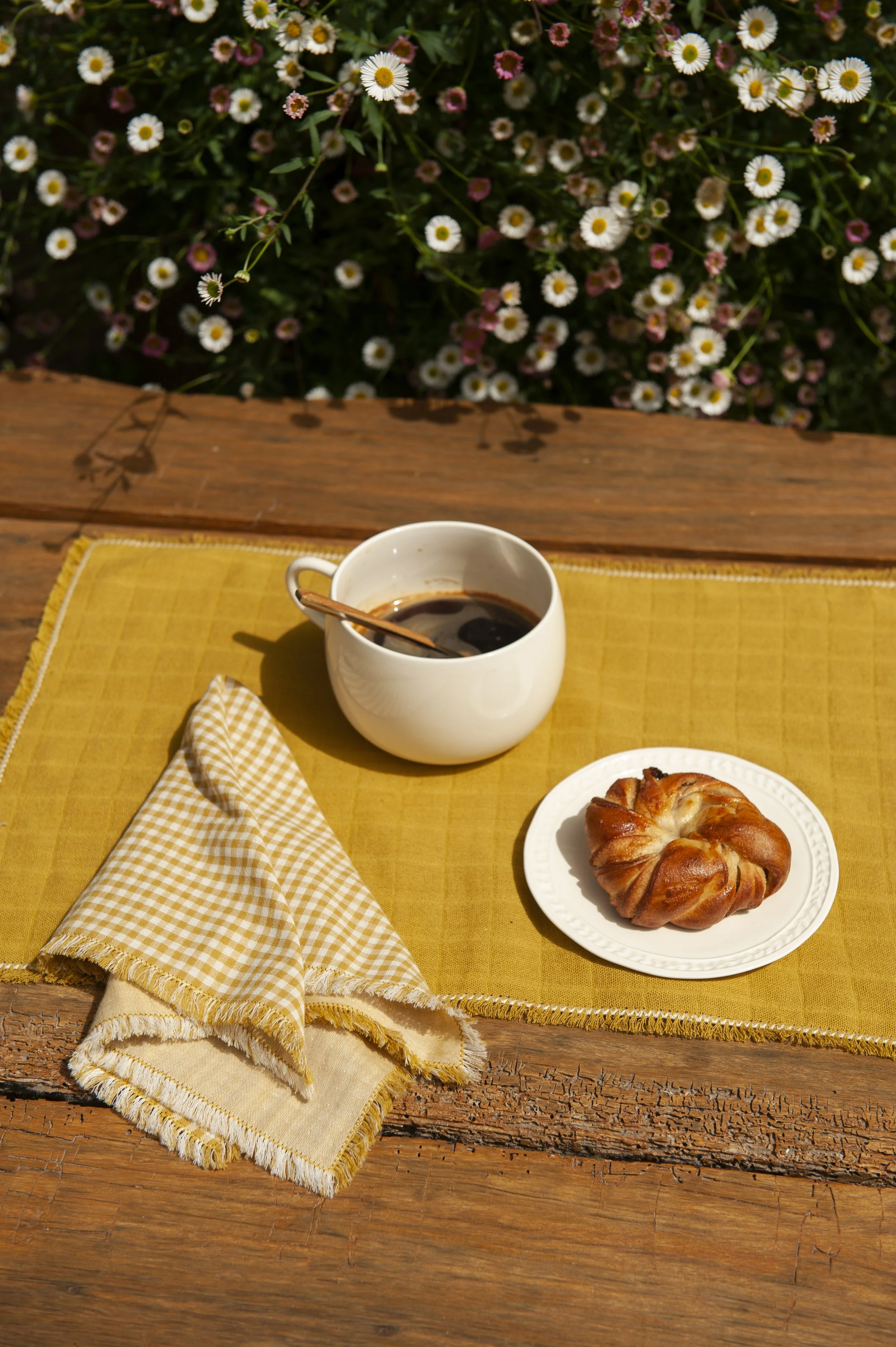 SS26_18_Placemat Mustard with Natural double Zig Zag & Fringes + Napkin Mustard small gingham with fringes.jpg