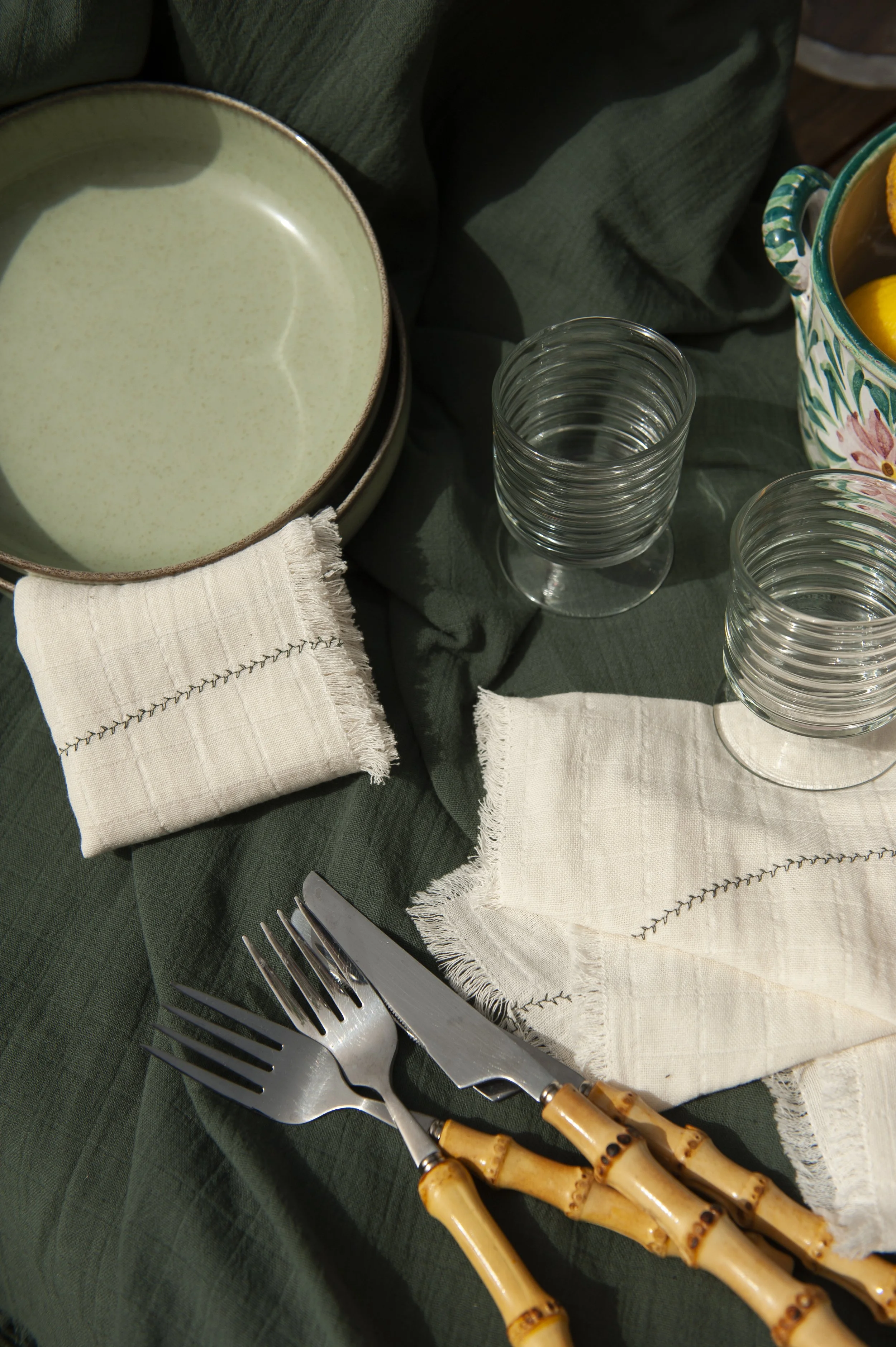 SS26_50_napkin Natural  with free pattern design bottle green.jpg
