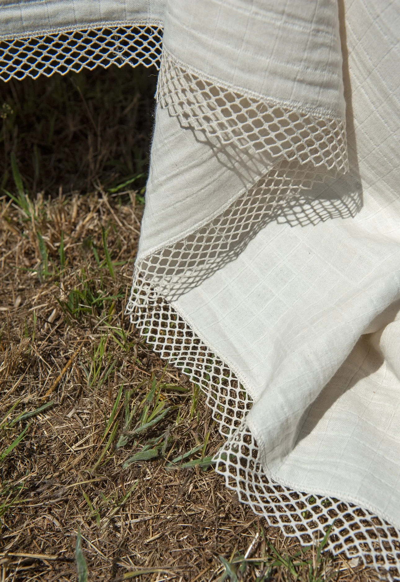 AW25_65_Table Cloth Natural Fish Net Lace All Around 140 x 260 cm.jpg