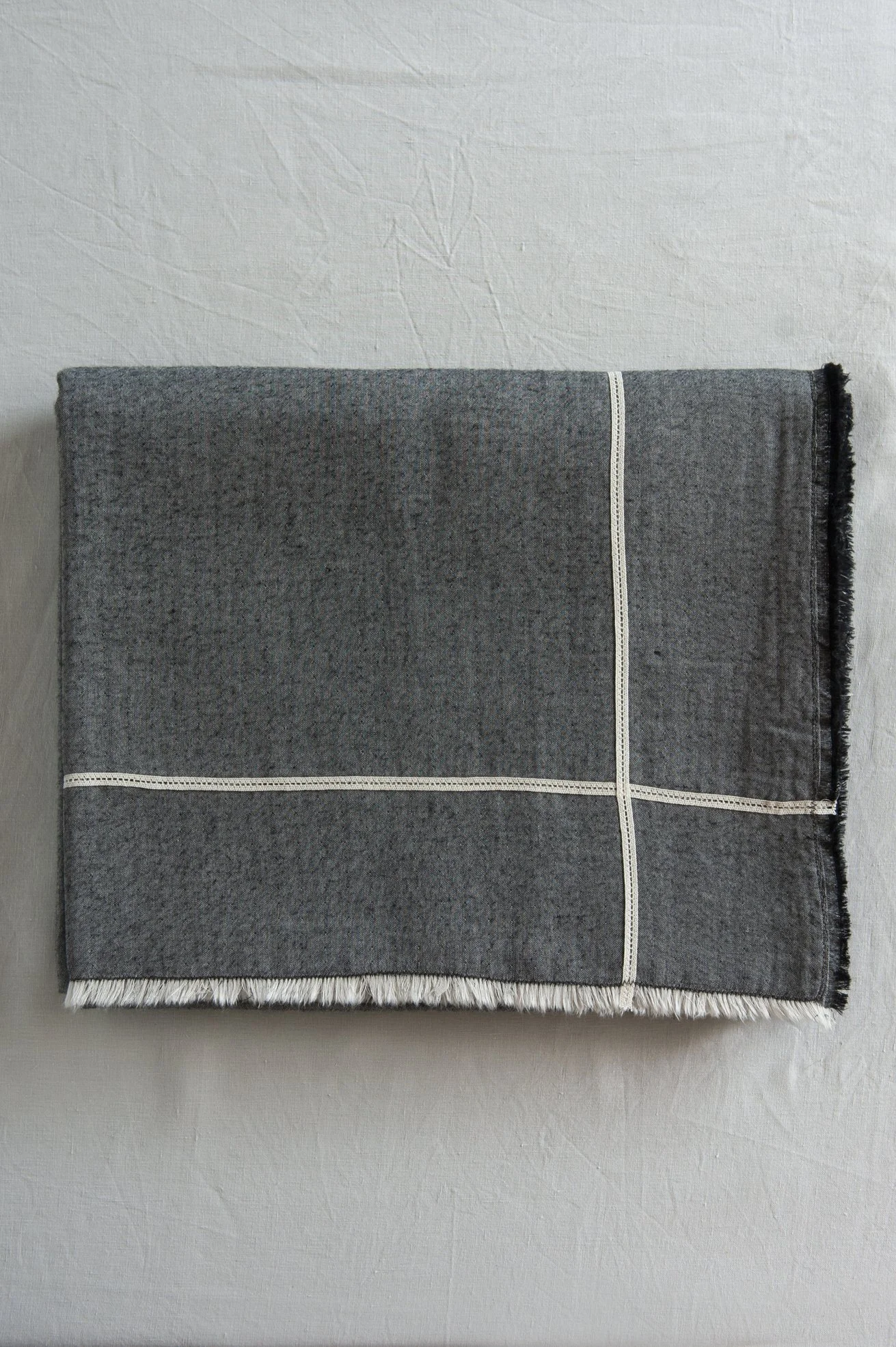 AW25_10_table Cloth Charcoal Grey w natural narrow trim crossing over_product.jpg