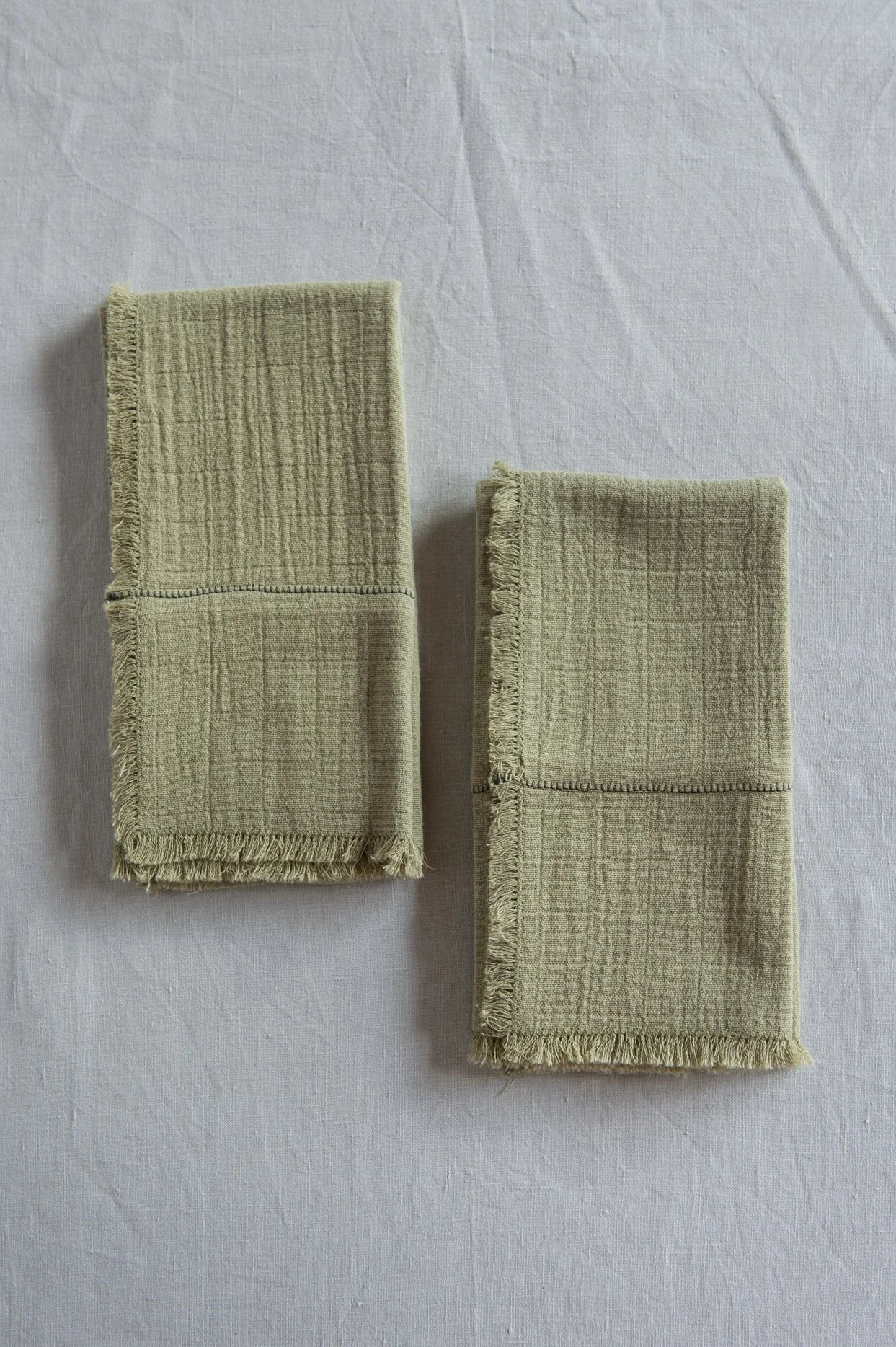 AW25_3_set of 2 olive green napkins cut & bottle green blanket stitch_product.jpg