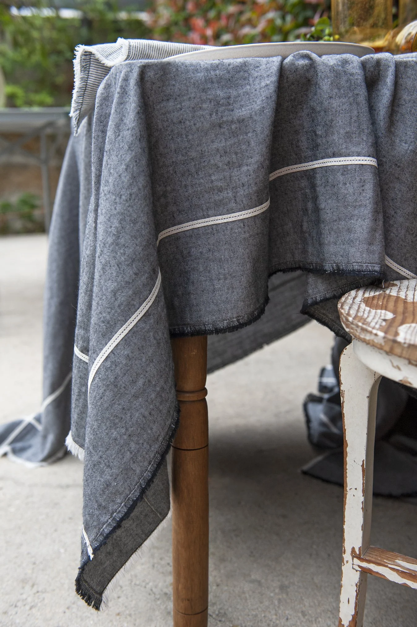 AW25_51_Table Cloth Charcoal Grey w Natural Narrow Trim Crossing Over 140 x 260.jpg