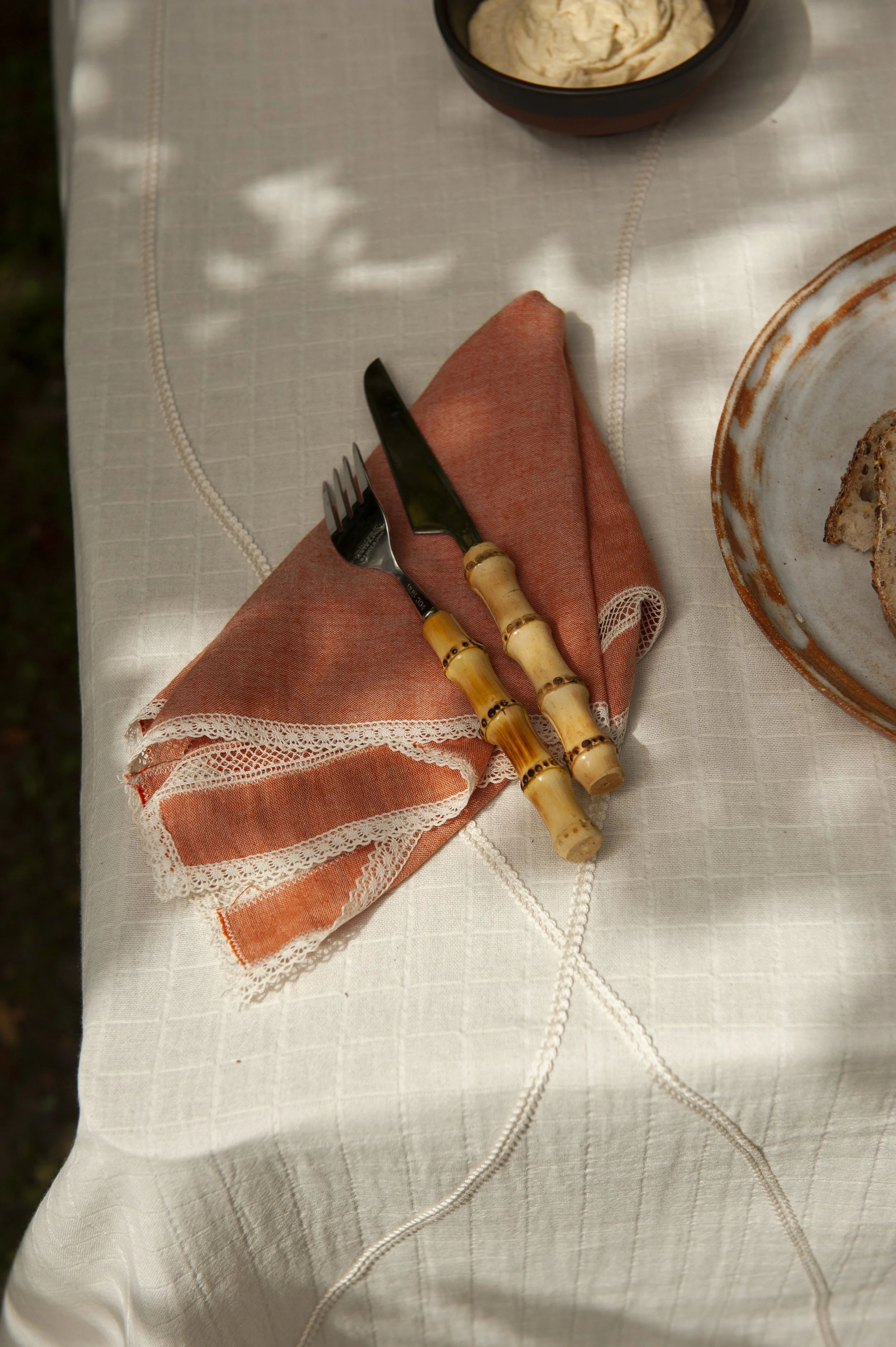 SS26_40_napkin Burnt Orange with fine lace all around.jpg