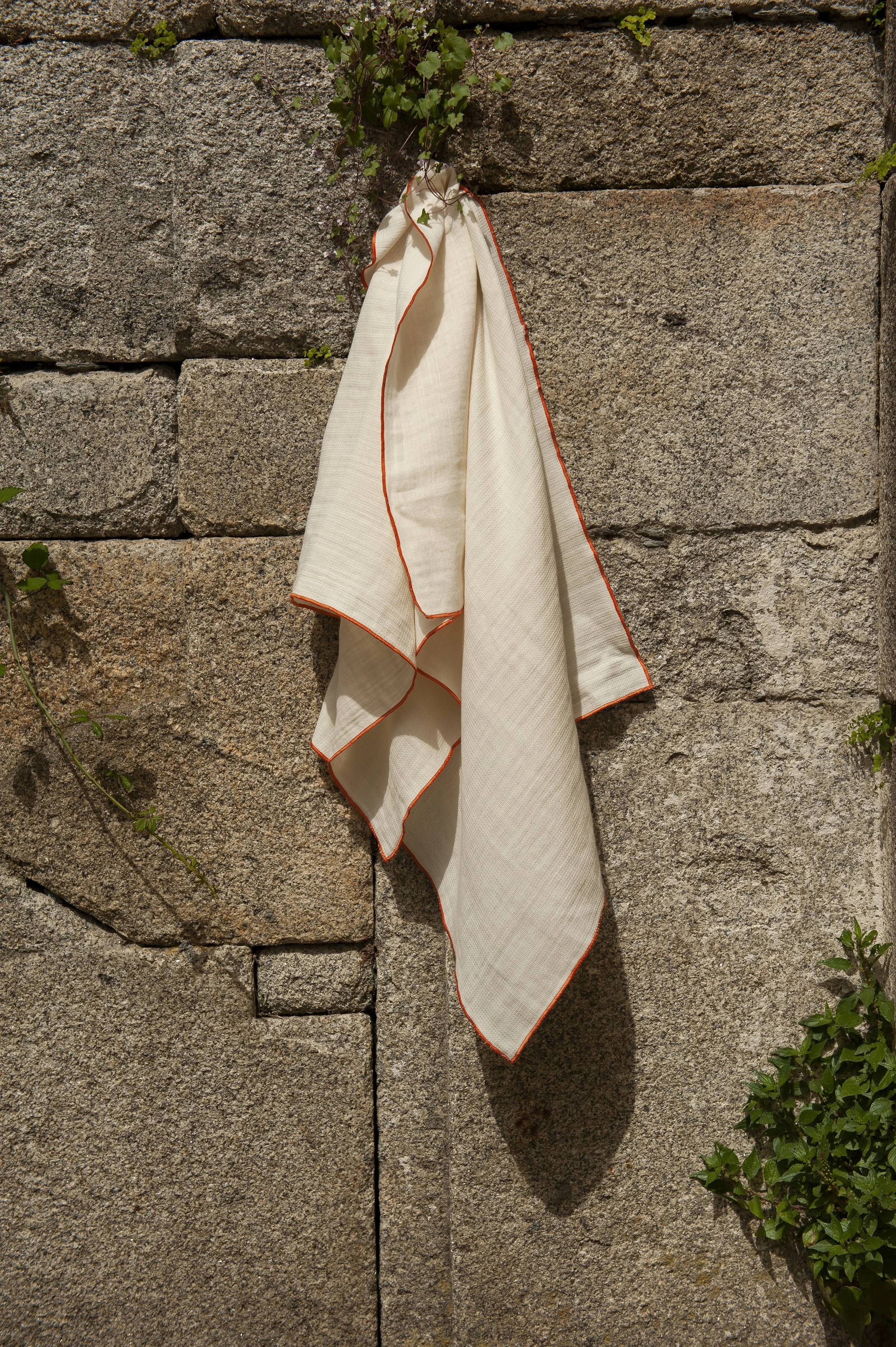 SS26_20_Tea Towel Natural with burnt orange Overlock.jpg