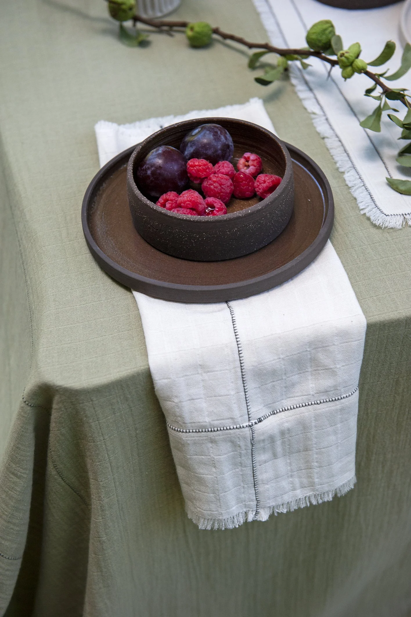 AW25_94_Set 2 Natural Cut & Sew Napkins Red Blanket Stitch.jpg