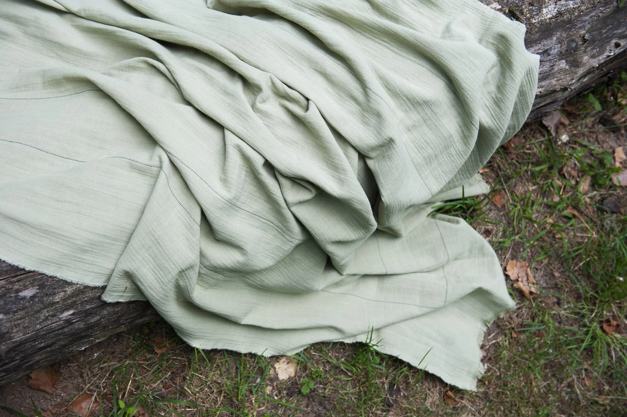AW25_93_Table Cloth Olive green with 2 blanket stitch frame bottle green 140 x 260 cm.jpg