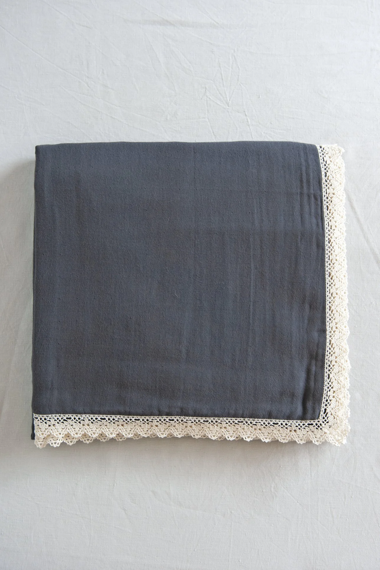 AW25_13_Table cloth dk grey with scallop lace all around_product.jpg