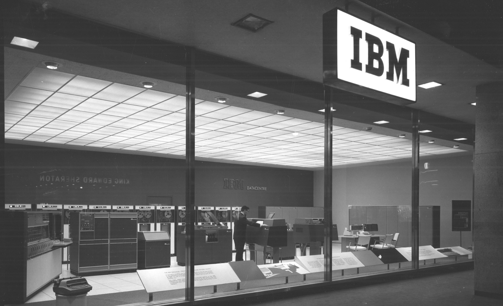 IBM_Vintage_DataCenter.png