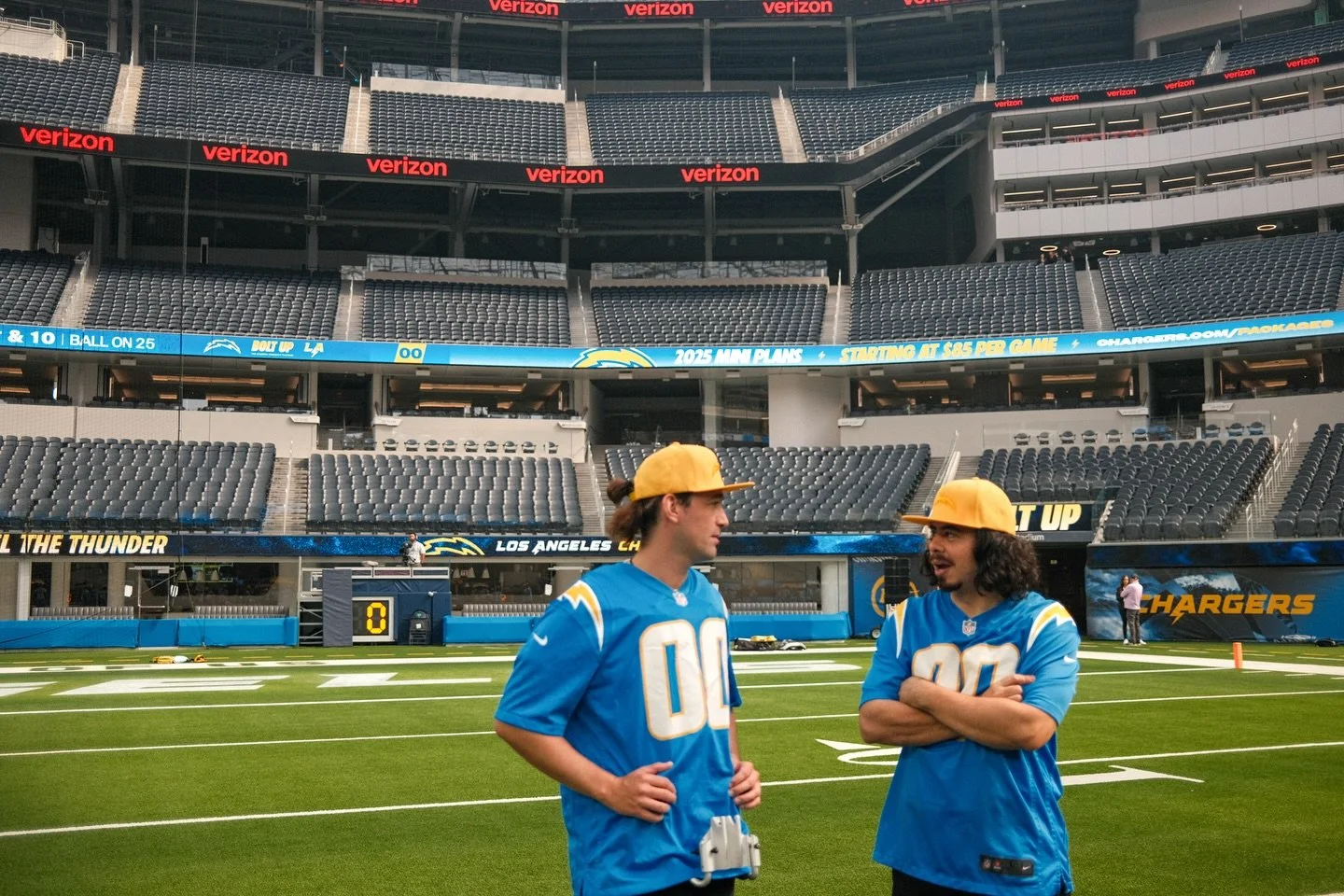 Let’s hear your fantasy football hot takes 👇🏽
#sidleentertainment #entertainment #liveentertainment #livemusic #livedrumline #drumlineentertainment #professionaldrumline #sportsdrumline #orangecountydrumline #losangelesdrumline #losangelessp