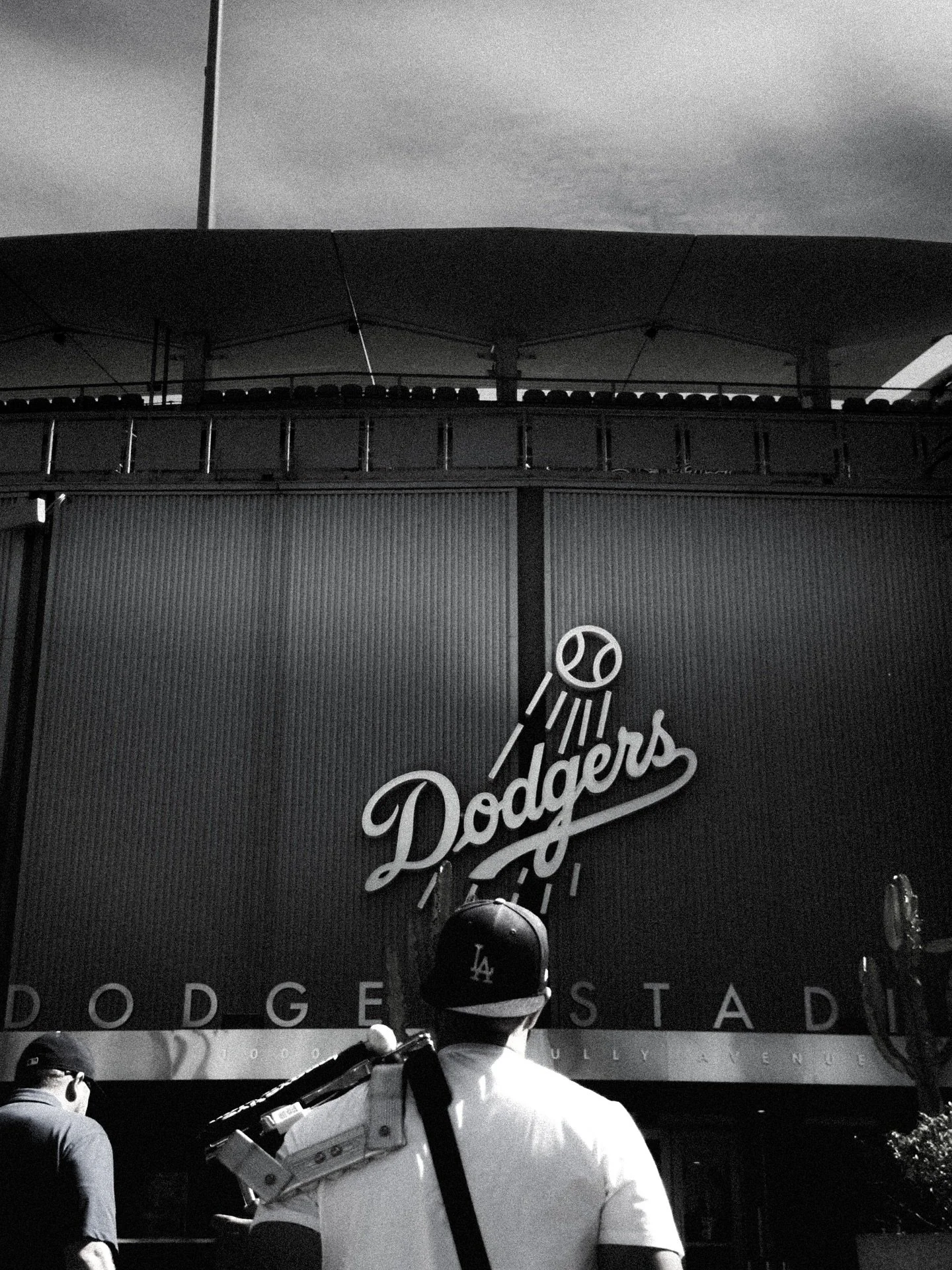 👉🏽 1 or 2? 
Doesn’t matter because they’re both fire AND we’re going to the NLCS!! Let’s go @dodgers!!
📷: @dejay_27 
#sidleentertainment #entertainment #liveentertainment #livemusic #livedrumline #drumlineentertainment #