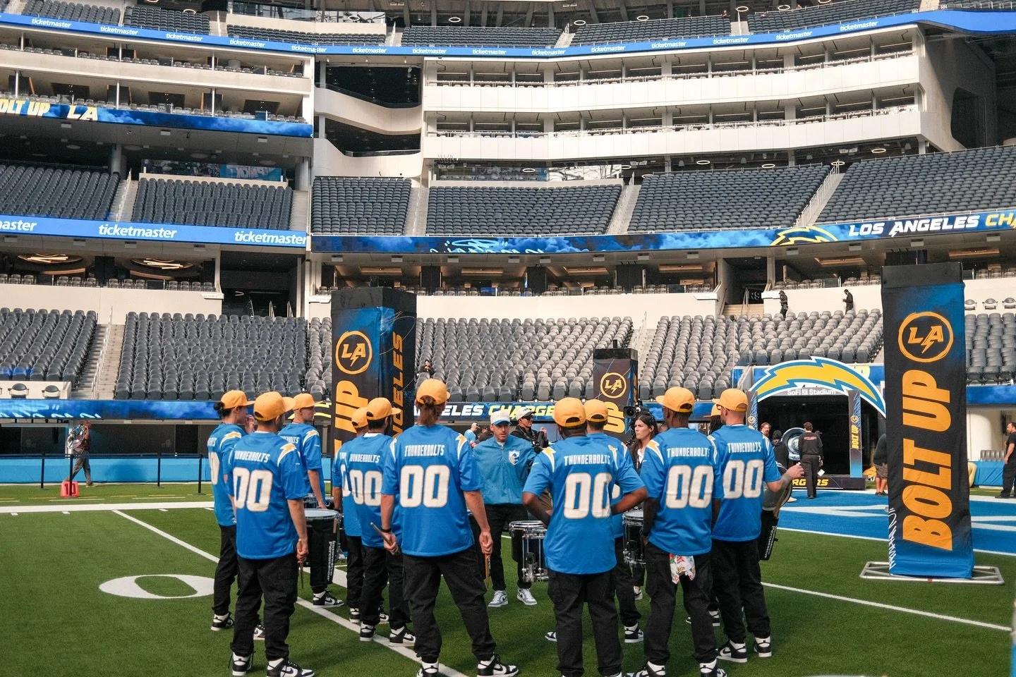 It’s time to lock in, bolt fam 😤 
We’re back at @sofistadium on THURSDAY to make some noise for our @chargers versus the @vikings ⚡️⚡️⚡️
#sidleentertainment #entertainment #liveentertainment #livemusic #livedrumline #drumlineentertainm