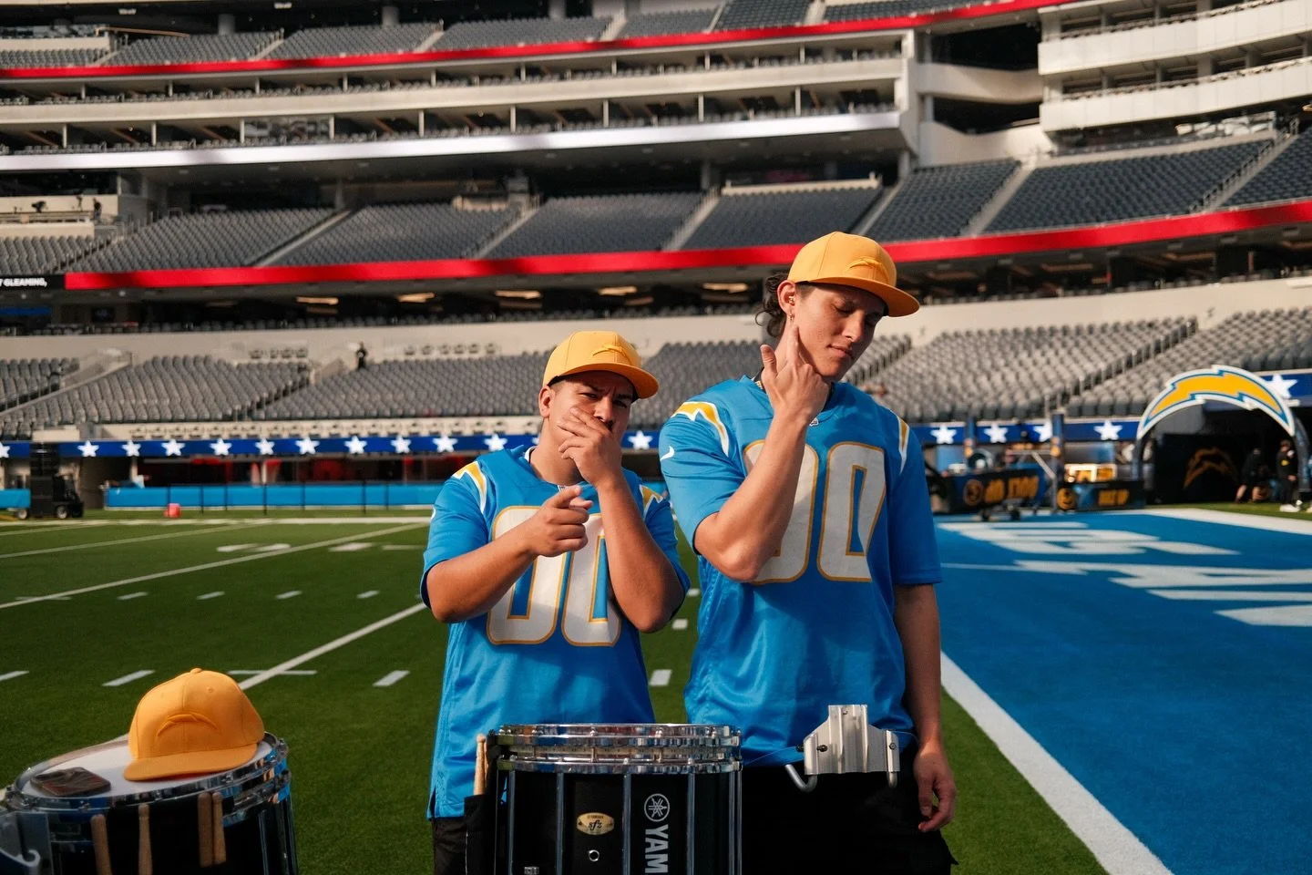 The navy unis went craaaaazy 🔥
#sidleentertainment #entertainment #liveentertainment #livemusic #livedrumline #drumlineentertainment #professionaldrumline #sportsdrumline #orangecountydrumline #losangelesdrumline #losangelessports #socaldrumline #w