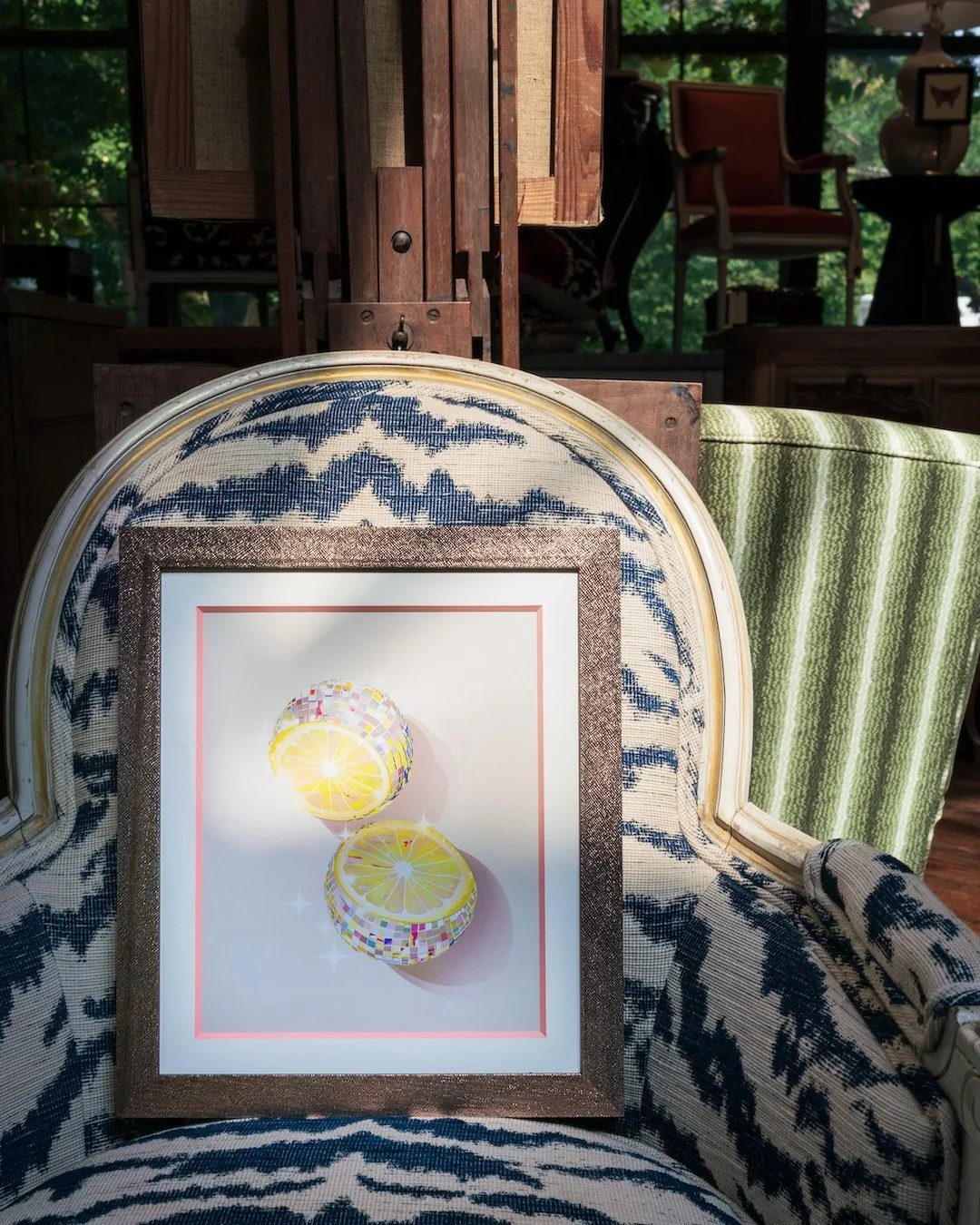 When life gives you lemons...frame them. 🍋 #bellamoulding #bellaintroductions #bellafall2025 #bellamackie #bobmackie #fallframing #fridayframes