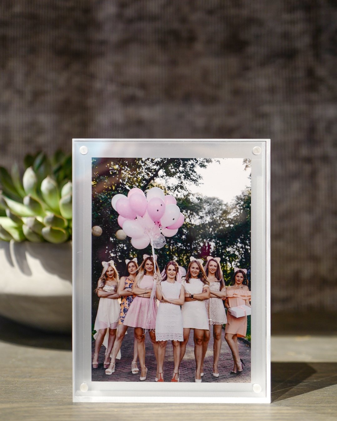 A Prisma Priti looking pretty this #GalentinesDay! #galentines #bemygalentine #prismaframes #prismapriti #prismaphotoframes #bellamoulding #bellabeautiful #fridayframing #fridayframes