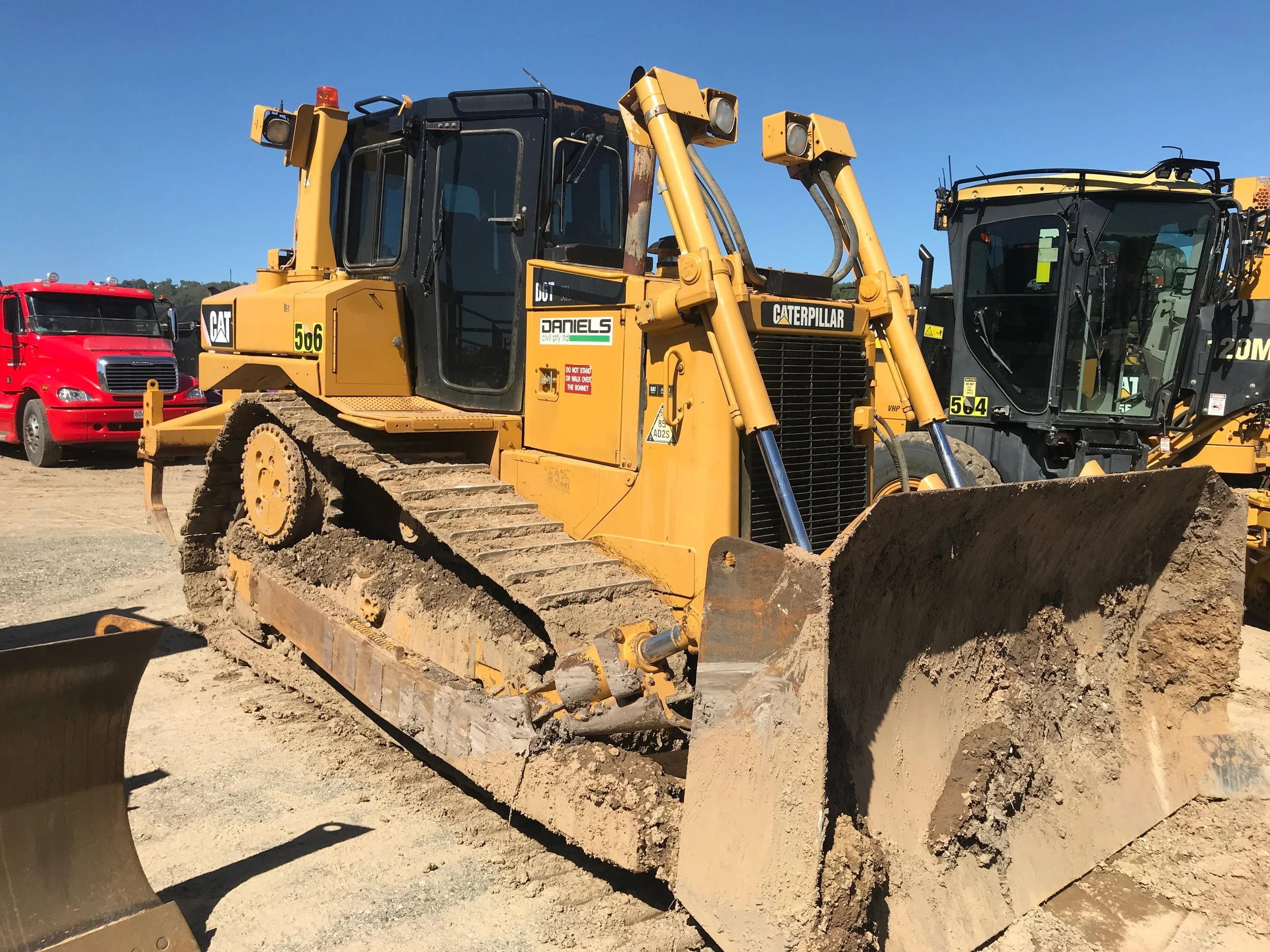 Caterpillar D6 Dozer   The Caterpillar D6 track-type tractor is a medium bulldozer manufactured by Caterpillar Inc. with a nominal operating weight of 18 tons.