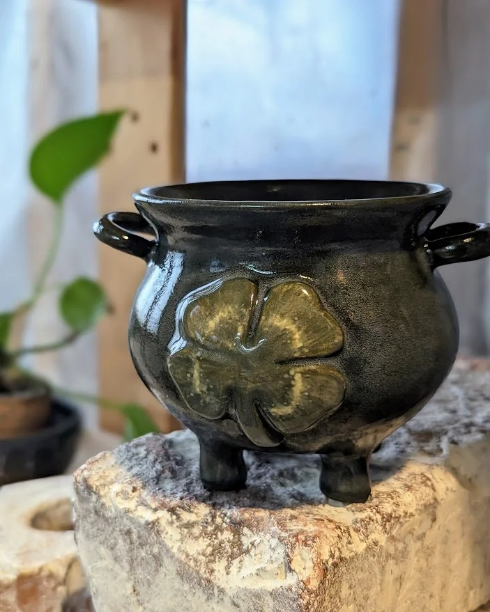 Cauldron_fourleaf.jpg
