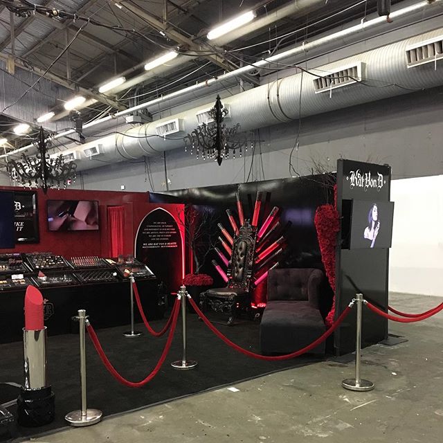 We're ready! @katvondbeauty booth is now open @imatsofficial ! 💋💄❤
#events #eventlife #beauty