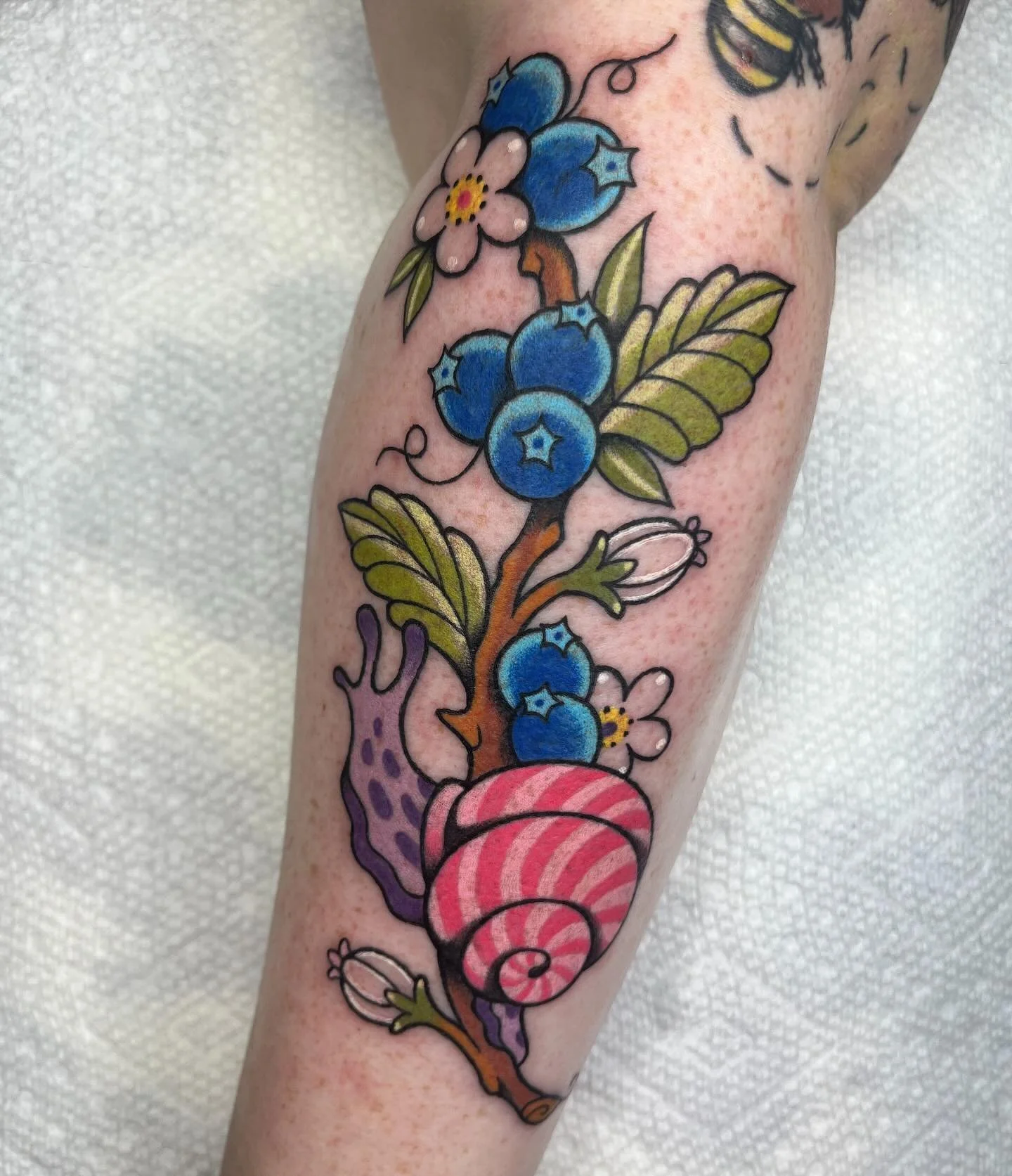 Pictures from my last reel!
🐌💚🫐
I want to do so many more tattoos like this, this was so so so so fun, I am very serious!!! More snails, more berries!!
🤞🏻