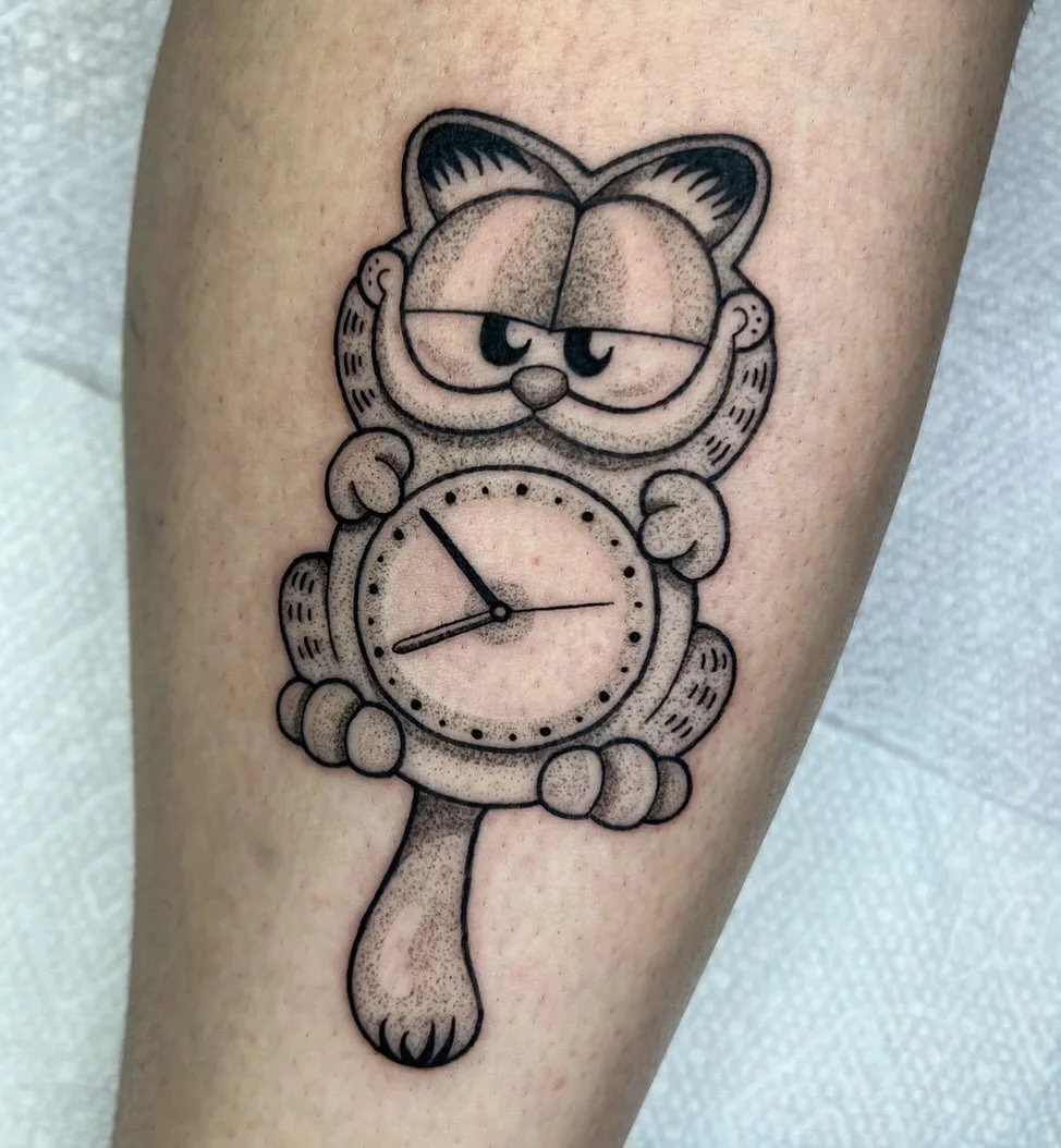 ⏰Garfield Clock!!!⏰
I have really been digging all of the different cat themed tattoos I&rsquo;ve gotten to do lately!
😻
This is based off a vintage Garfield clock! This client prefers black and gray but was worried it might not translate as iconica