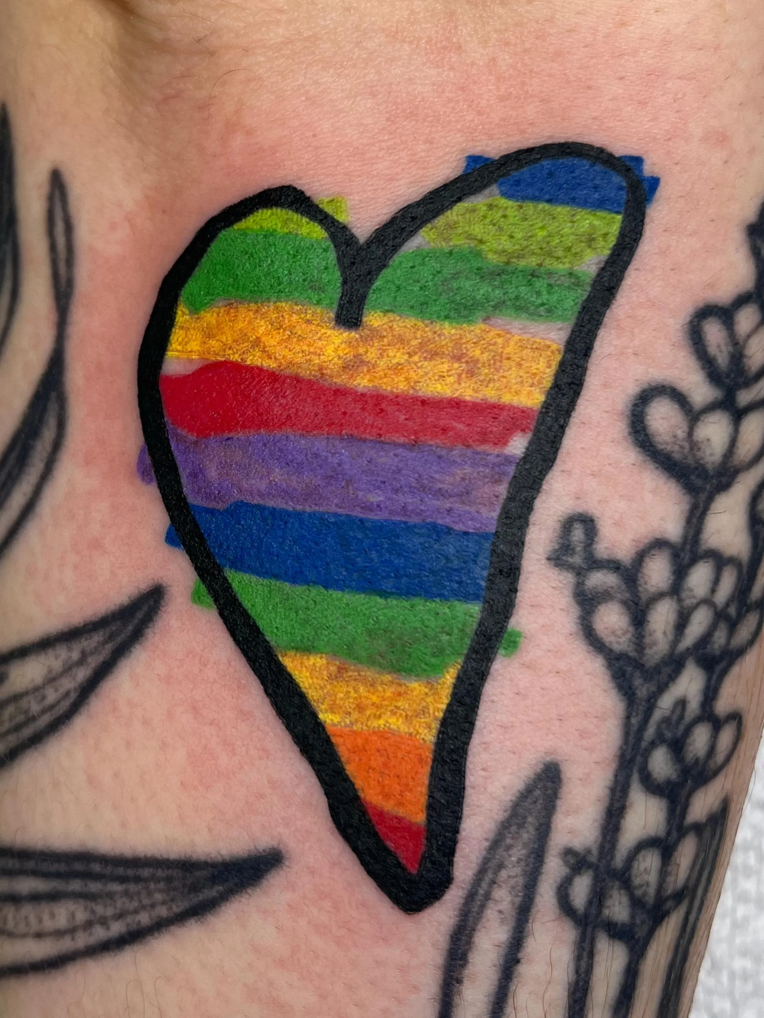 I LOVE tattooing your kids&rsquo; art! Swipe to see the original masterpiece. I would love to do more like this!
🌈🖍️💗