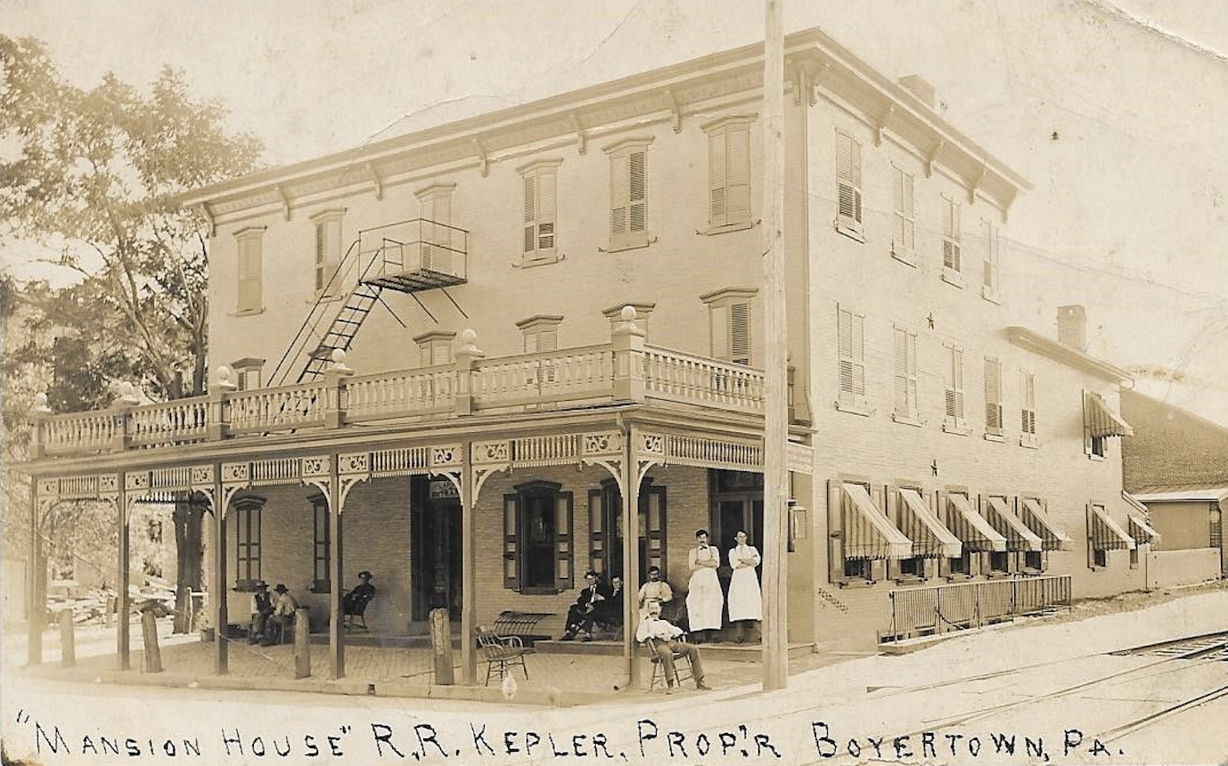 The Mansion House Hotel in the early 1900s.