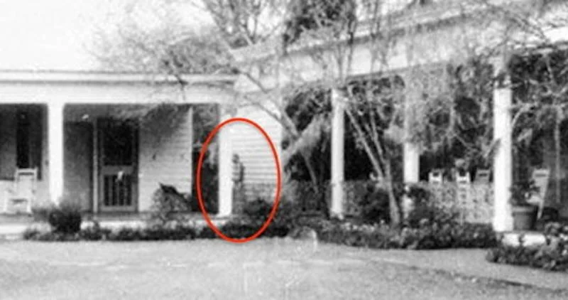 chloe-at-myrtles-plantation.jpg