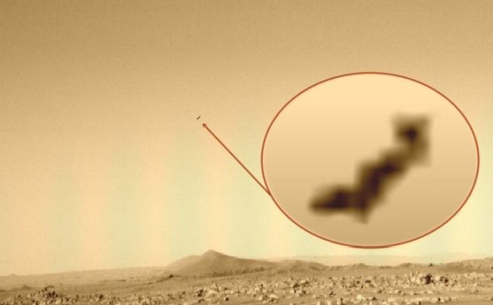 Mars Perseverance Curiosity Rover captured 3 UNKNOWN OBJECT? from a NEW location on surface of Mars