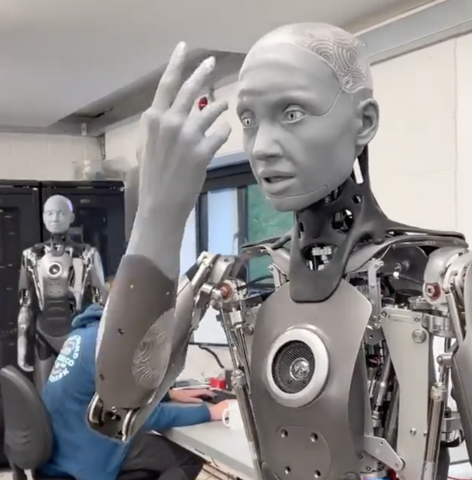 робот амека. включи видео робот человек. андроид человек. мимика робота. голос робота.