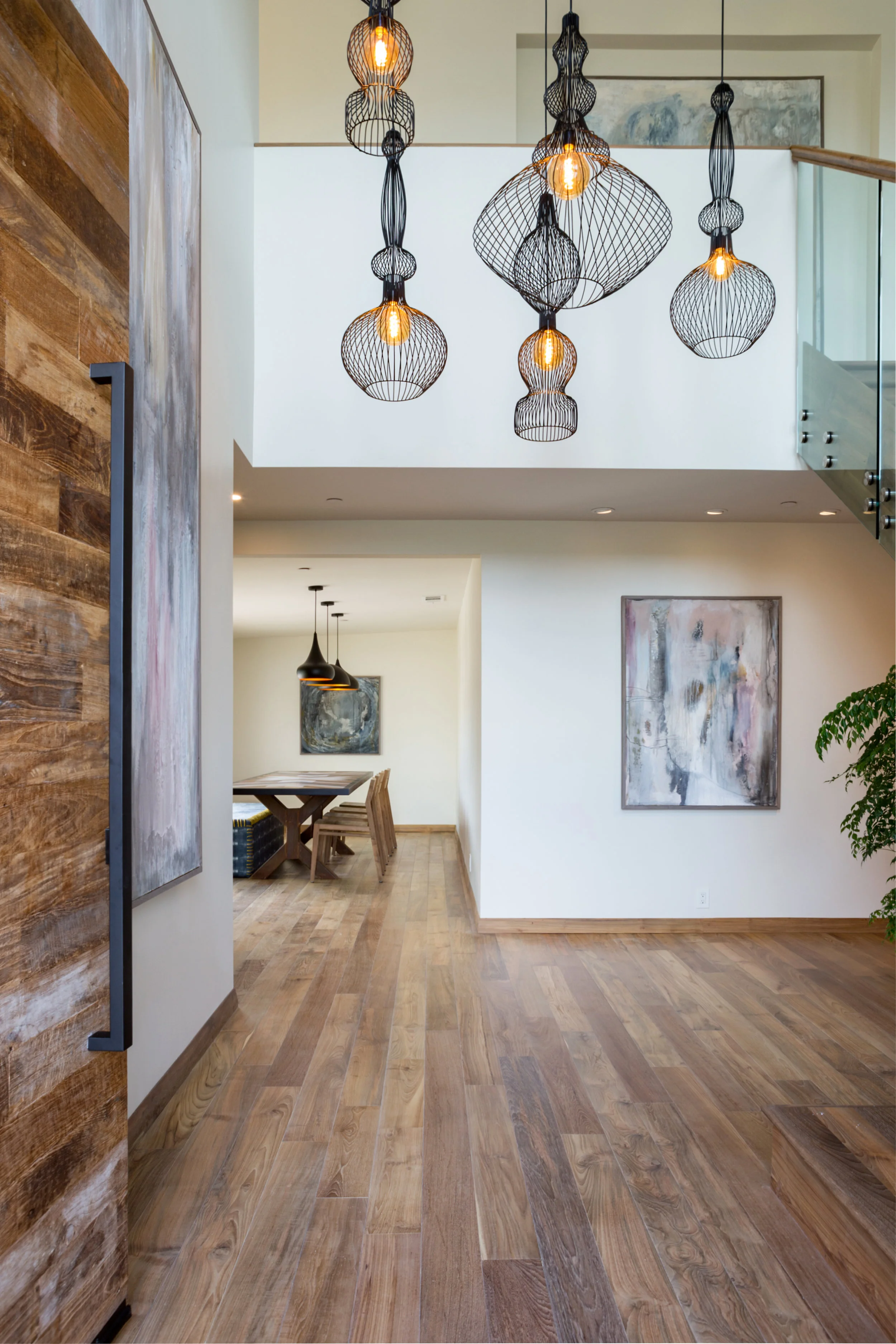 Home in Southern California - inspired by the natural elements of soft colors, wood and the sea.
